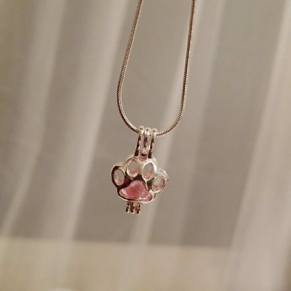 Paw charm pink pearl from FabuLegs